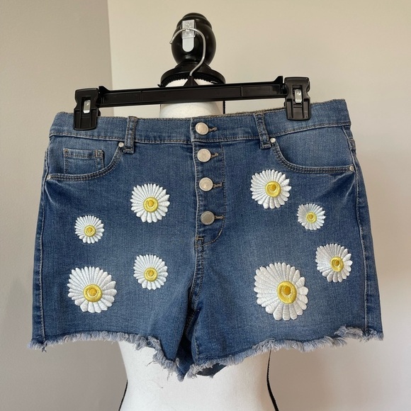 Jordache embroidered flower design adjustable waist shorts size 16 daisy denim - Picture 1 of 17